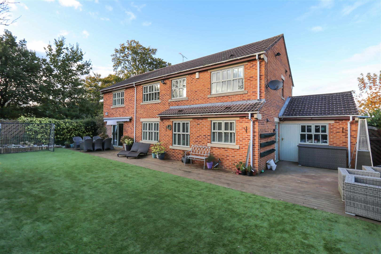 Halesworth Close, Walton, Chesterfield, S40 3LW Dales and Peaks